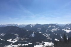 Skitour Hennesteck, Blick von der Annaalm aufs Voralpenland