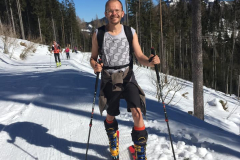 Skitour Gemeindealpe, ich auf Skitour mit kurzen Ärmeln und kurzer Hose