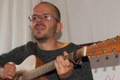 Bei einem Auftritt in der Naturheilpraxis Schmetterling