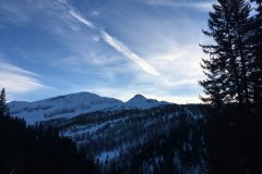 Blick auf die verschneiten Berge