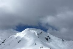 Ein Schneebedeckter Gipfel