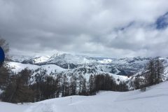 Blick über die schneebedeckten Berge