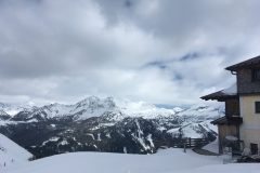 Blick von der Hütte über die Berge