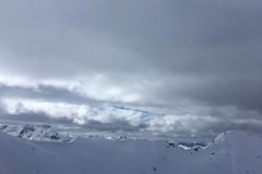 Schneebedeckter Kamm