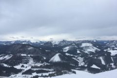 Annaberg Tirolerkogel, Blick über die verschneiten Gipfel des Voralpenlands